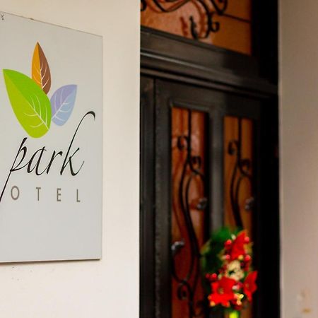 V Park Hotel Tiflis Exterior foto