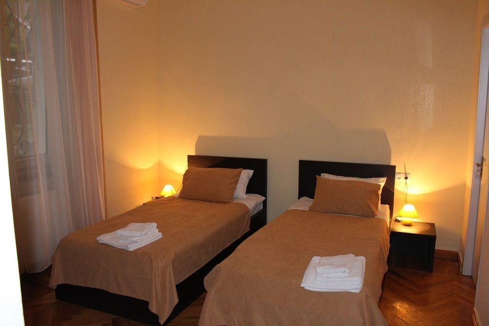 V Park Hotel Tiflis Exterior foto