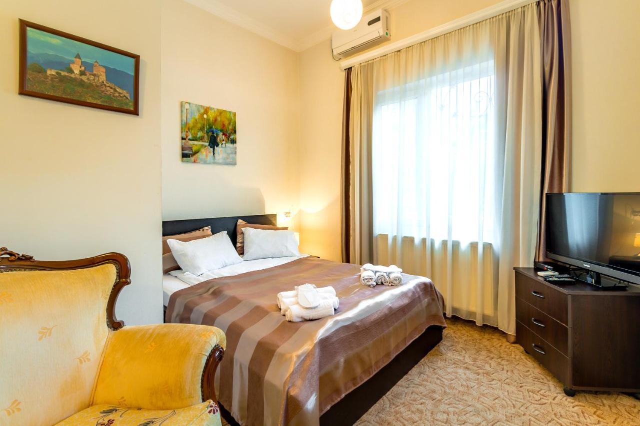 V Park Hotel Tiflis Exterior foto