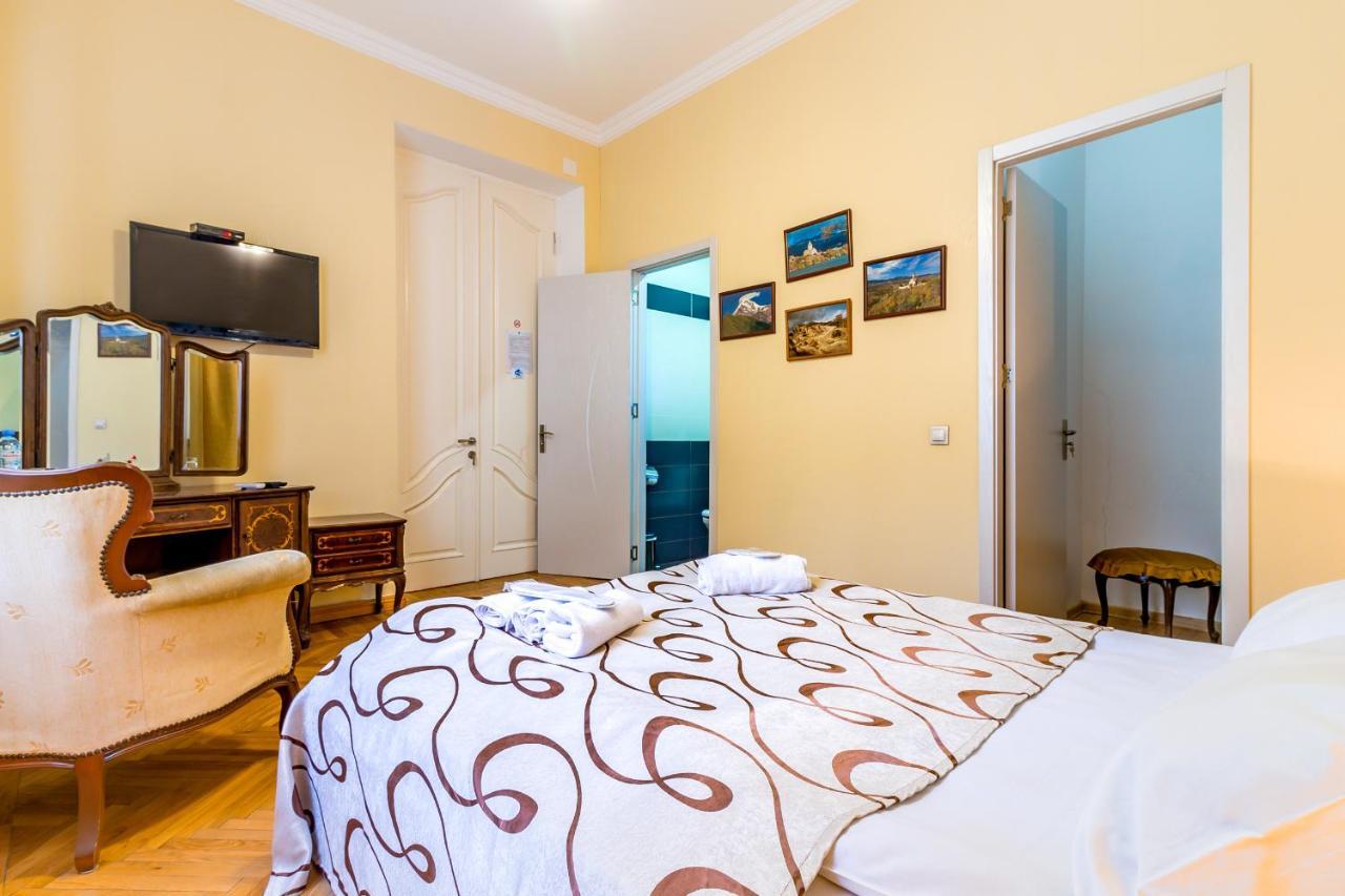 V Park Hotel Tiflis Exterior foto