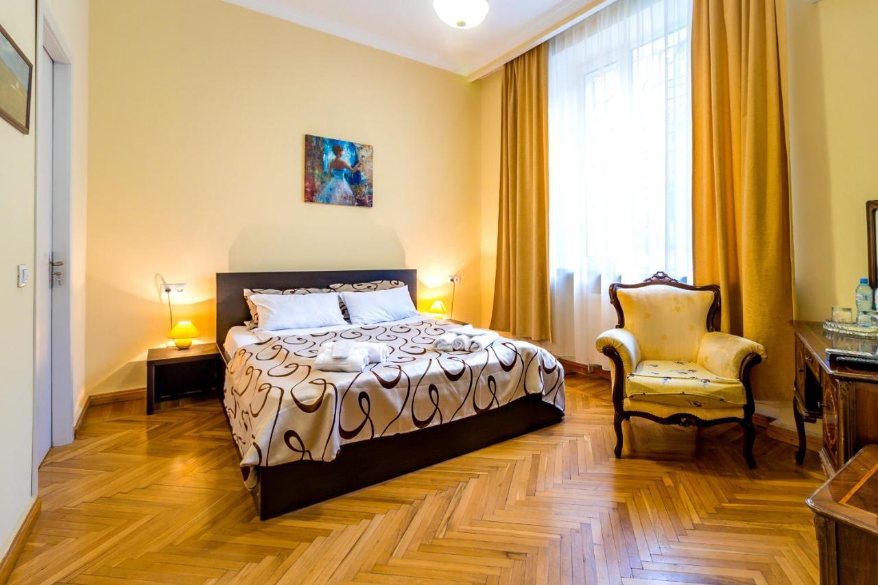 V Park Hotel Tiflis Exterior foto