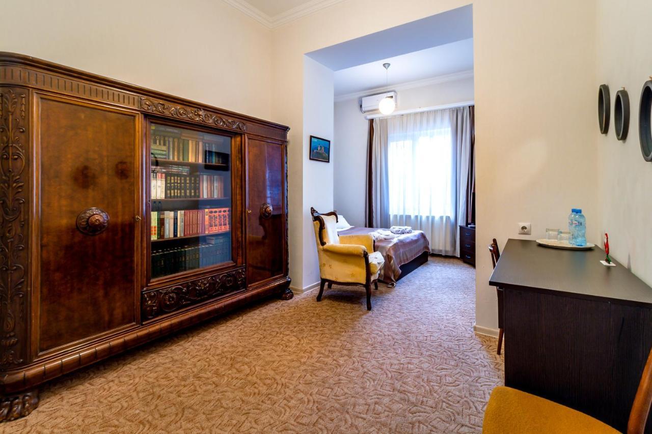 V Park Hotel Tiflis Exterior foto